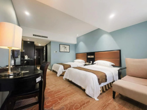 Skyline Plaza Hotel