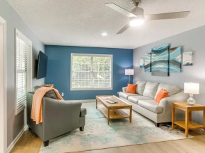 Upscale St. Simons Condo: Sunroom & Steps to Pool!