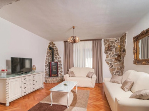 Nice Home in Srinjine With Wifi and 3 Bedrooms