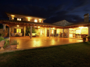 Luxurious villa perfect for large families and only 2km from the beach