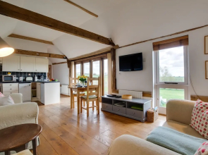 Nicely Furnished Cottage in Bilsington Countryside