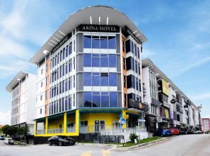 OYO 714 Arina Hotel