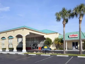 Days Inn by Wyndham Fort Pierce Midtown