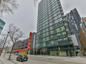 Luxury skyline condo in downtown FREE 24/7 parking
