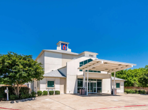 Motel 6 Cleburne, TX