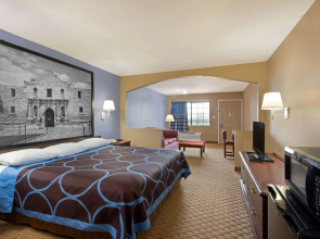 Super 8 by Wyndham San Antonio/Riverwalk Area