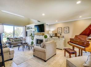 Palm Desert Townhome w/ Pool Access & Golf Course!