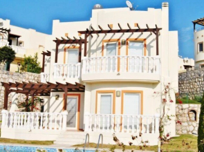 Turquoise Homes Adabuku 2 Bedrooms Pool