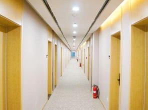 Zhilong Hotel (Yinzhu Subway Station)
