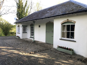 Idyllic Location, Stunning Views, Relax & Refresh in Peace & Comfort