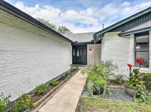 Pet-friendly Lockhart Home w/ Private Yard!