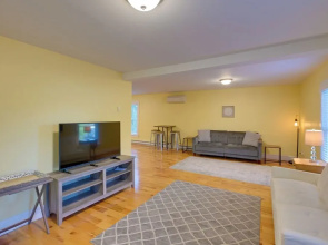 Walk to Sorrento Town Dock: Pet-friendly Apartment