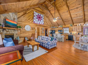 Beautiful View! Log cabin,Fireplace,Hot Tub,Arcade,Pool,Fishing