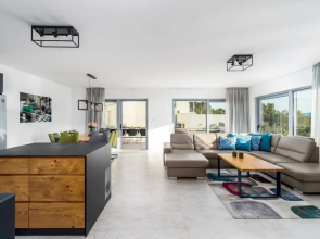 NEW! Seaview Villa Big Blue with 32sqm heated pool, 4 bedrooms, and 3 bathrooms