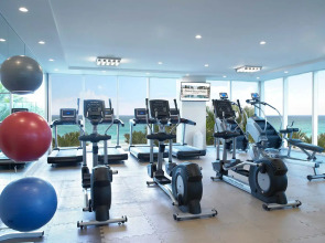 Отель Grand Beach Hotel Surfside West