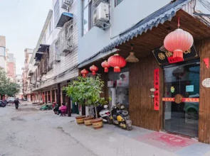 Qiqi Inn