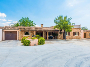 CAN TOMEU - Beautiful villa with private garden and pool in a quiet area. Free WiFi