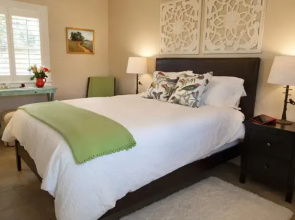 Sonoma Rosso Guest Cottage