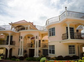 Colors Hideaway Estate