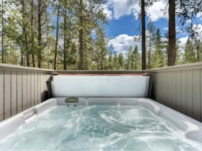 37 Kinglet 4 Bedroom Home by RedAwning