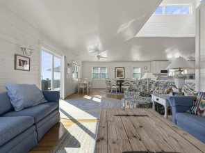 Suncatcher 4 Bedroom Home by RedAwning