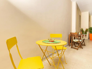 RobertONE Guest House