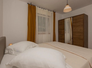 Amazing Apartment in Tucepi With 2 Bedrooms and Wifi