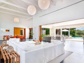 Sunny Vacation Villa 80