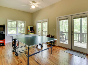 Spacious Georgia Escape w/ Fireplace, Deck & Grill