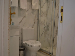 Atlantis Royal Hotel