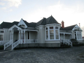 Valmai House & Motel