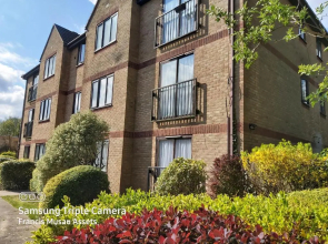 Huku Kwetu -The Maltings White Door-1st Floor-2 Bedroom Apartment -Self Catering-Quiet- Free Parking