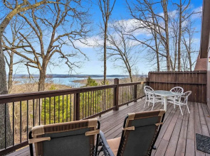 The Cottages on Lake Bluff -nearby Table Rock Lake!