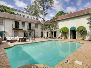 Dallas Condo w/ Pool Access - Walk to Knox Street!