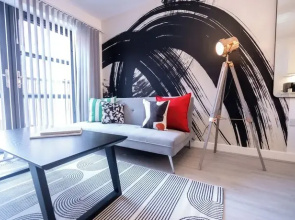 Pristine 1 and 2 bedroom apartments near business district, walking distance to city centre, free internet & complimentary parking by Sojo Stay