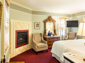 Brass Key Guesthouse - Adults Only