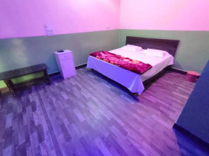Oyo Bhati Hotel