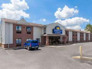 Days Inn & Suites Cambridge