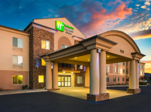 Holiday Inn Express & Suites Cedar City by IHG