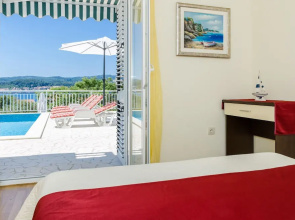 Holiday Villa Perna with Swimming Pool