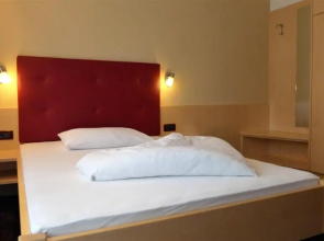 Garni Hotel Sirmian