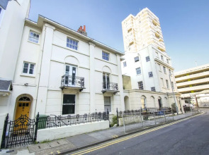Chocolate Box Central by Brighton Holiday Lets