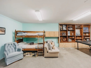 51sl - Ping Pong - Fireplace - D/w - W/d - Sleeps 8 3 Bedroom Home by RedAwning