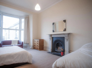 Connaught House - 2 Bedroom Apartment - Tenby