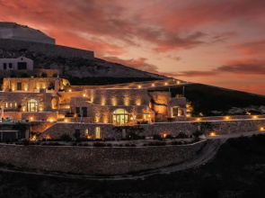 Luxury Villa in Santorini!