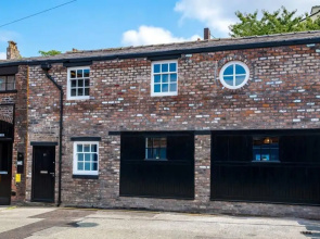 Host Apartments The Roscoe Carriage House