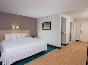 Red Roof Inn PLUS+ Miami Airport