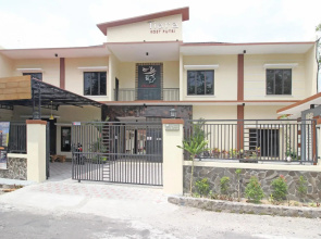 RedDoorz near UII Jakal