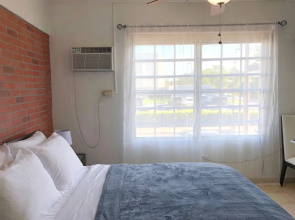 Isla Verde Airport Studio