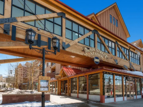 Mountain View Ski Lodge 5 Bedroom Townhouse